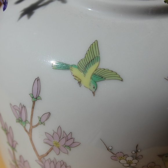 Vintage 1983 Enesco imports Porcelain Vase with Birds & Flower Design - Picture 4 of 7